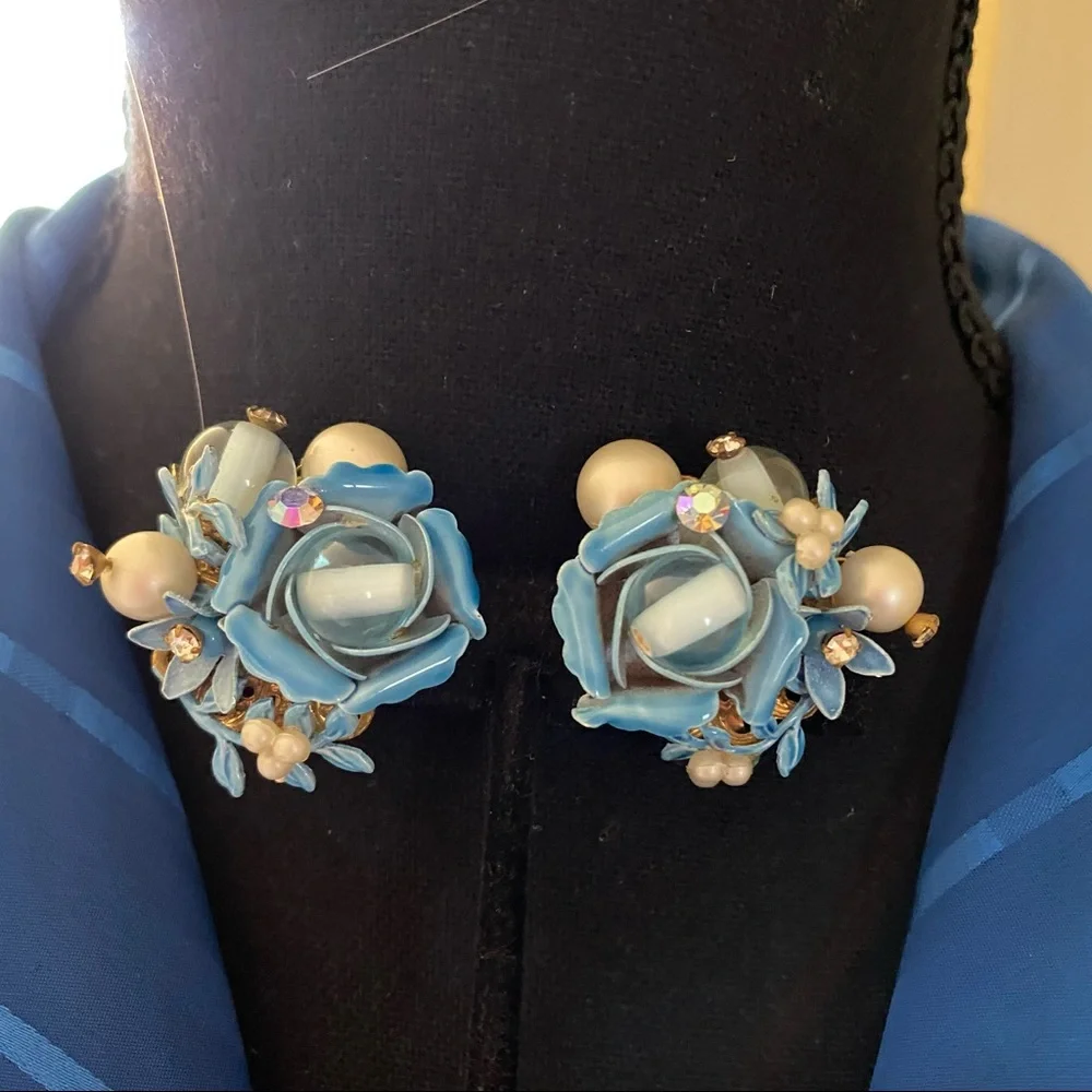 Vintage Mid-Century Enamel, Rhinestones & Pearl Blue Flower Clip On Earrings - Picture 11 of 11